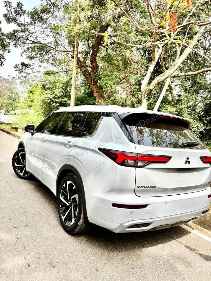 2022 Mitsubishi Outlander for sale in Ghana - photo 2