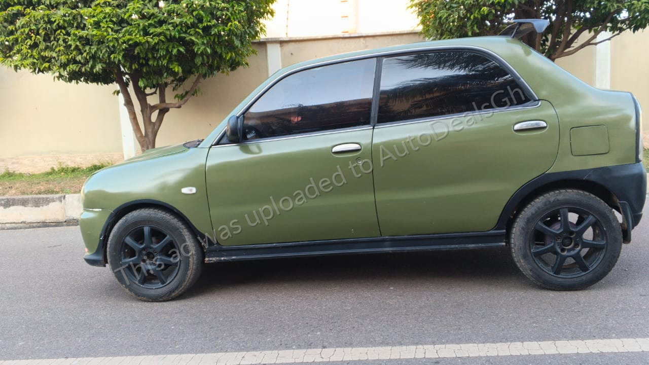 2000 Daihatsu Sirion for sale in Ghana - photo 3